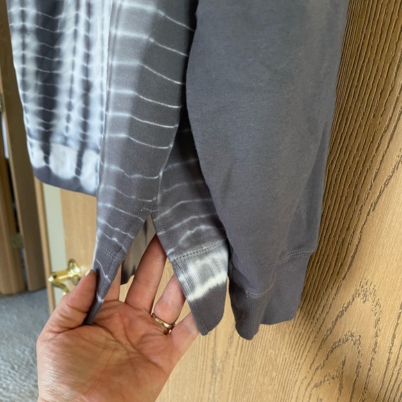 XL Croft & Barrow V Neck sweatshirt - Picture 5 of 5